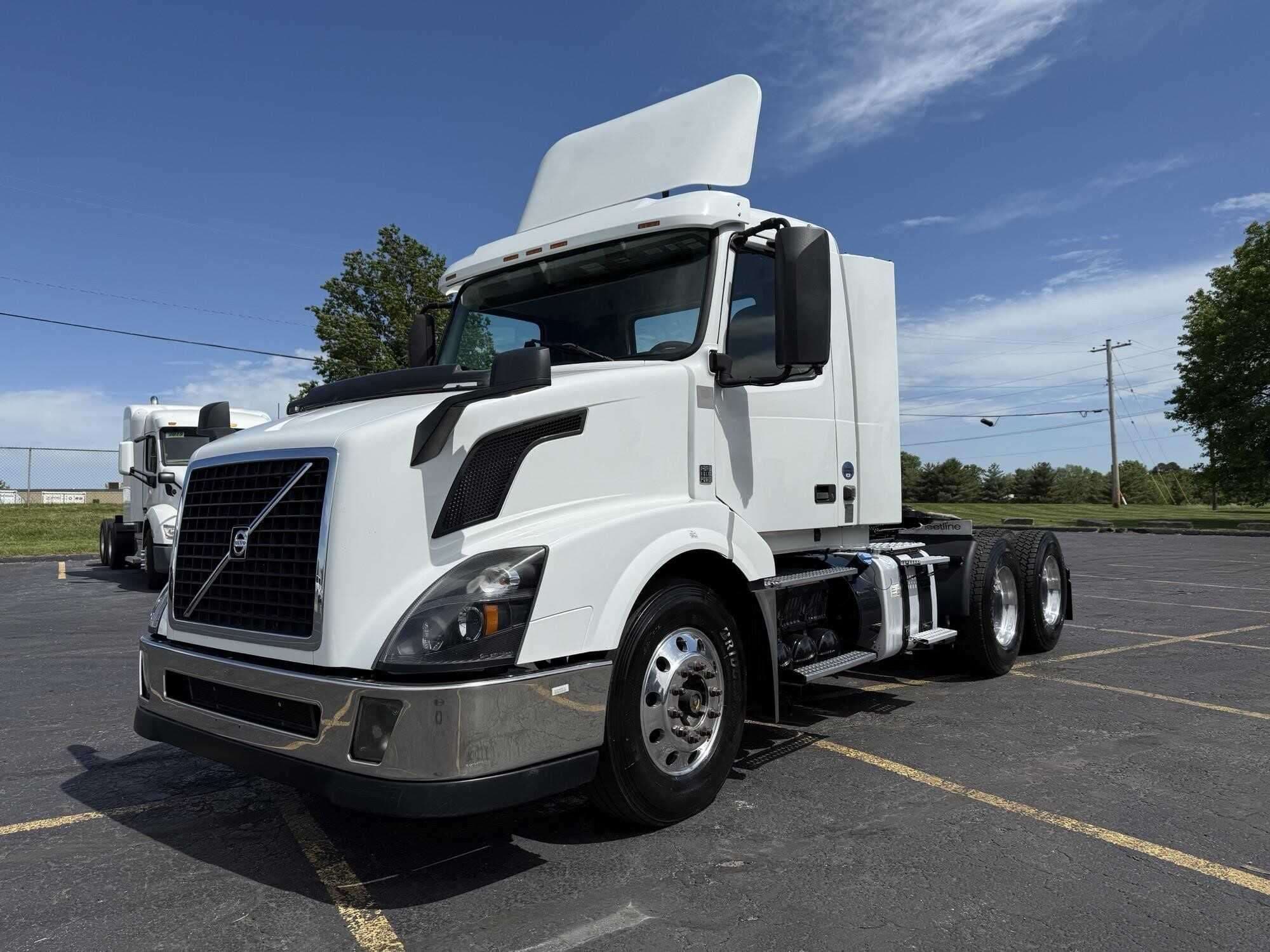 2017 Volvo VNL image 1