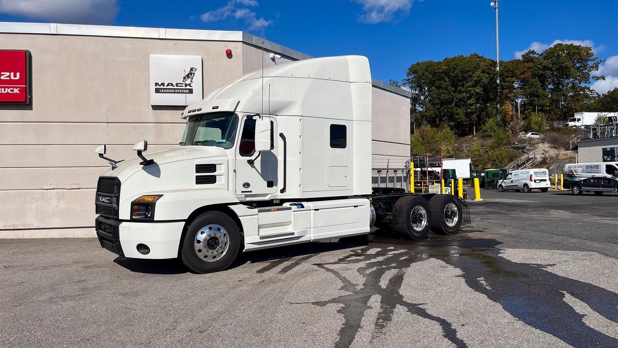 2025 Mack AN64T image 1