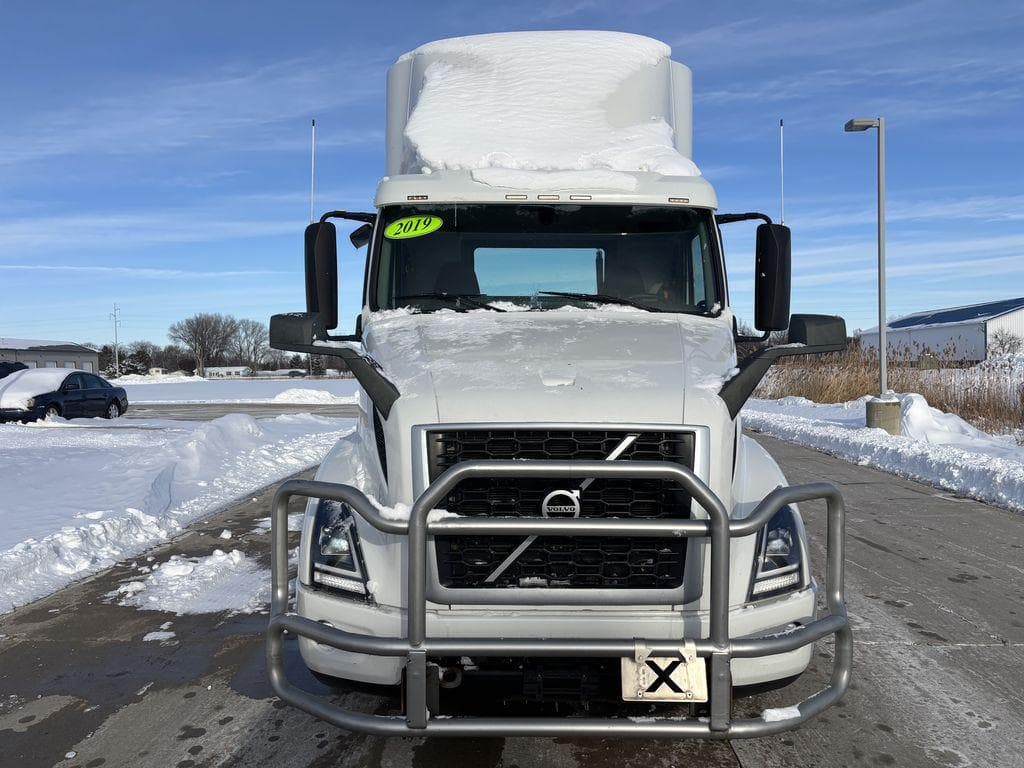 2019 Volvo VNR image 8