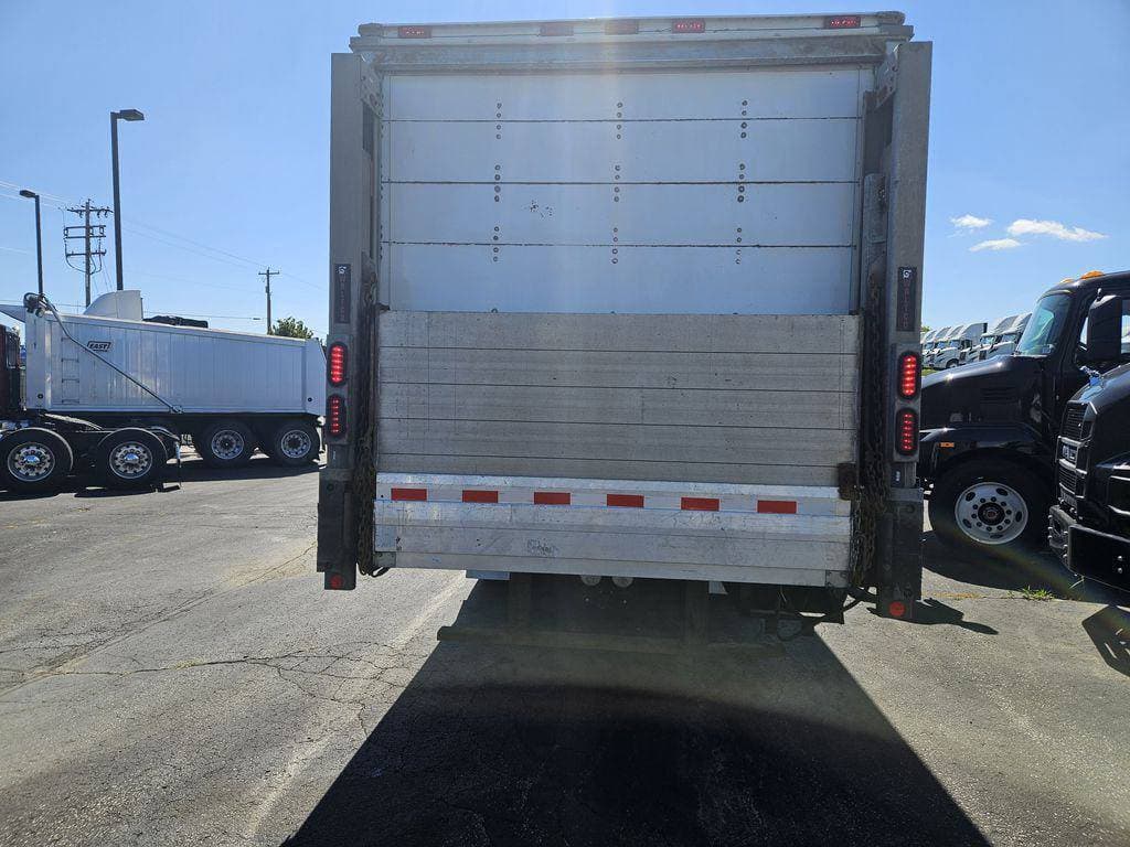 2019 Hino 338 image 4