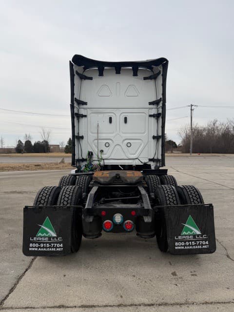 2024 Freightliner Cascadia image 11