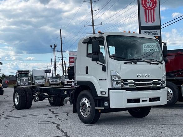 2025 Isuzu FTR image 2