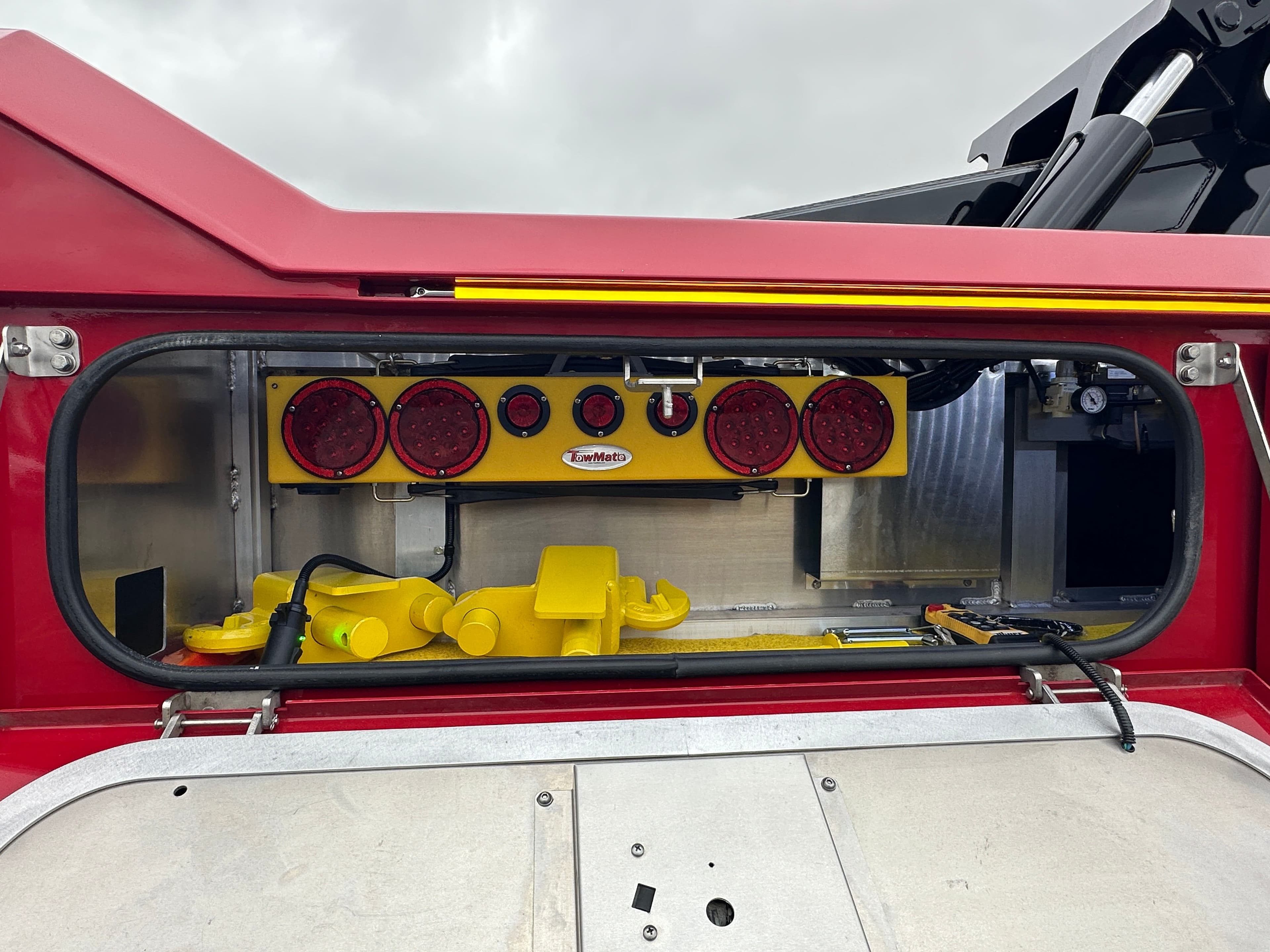 2025 Peterbilt 589  WITH A CENTURY 5130  (SK#: 6165C) image 10