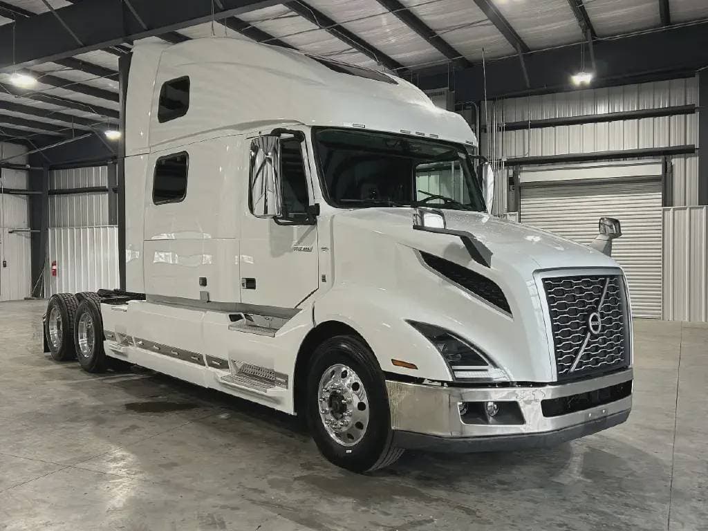 2022 Volvo VNL image 3