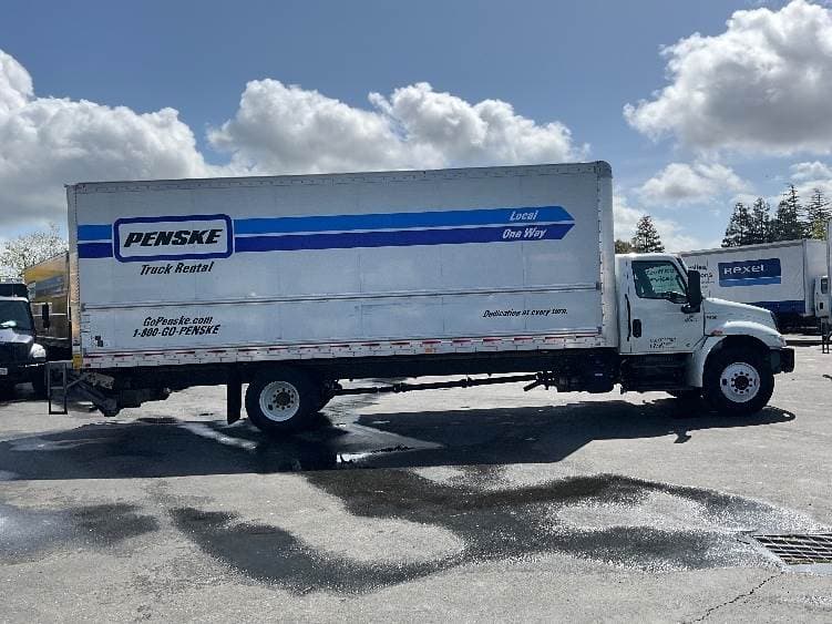 2022 International MV607 Box Truck - 220HP, 6 Speed Automatic, Roll up Door image 15
