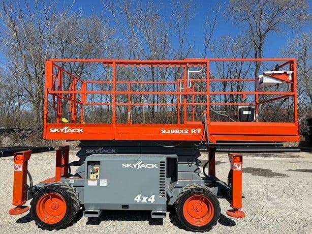 2014 SKYJACK SJ6832RT image 1