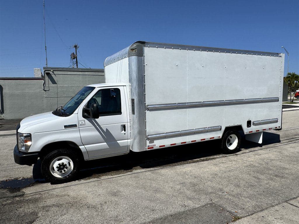 2022 Ford Commercial Vans image 5