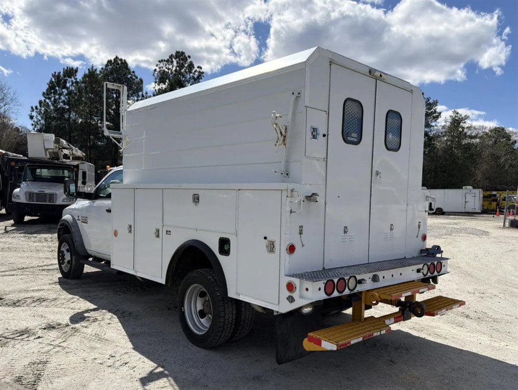 2017 RAM 5500 image 3
