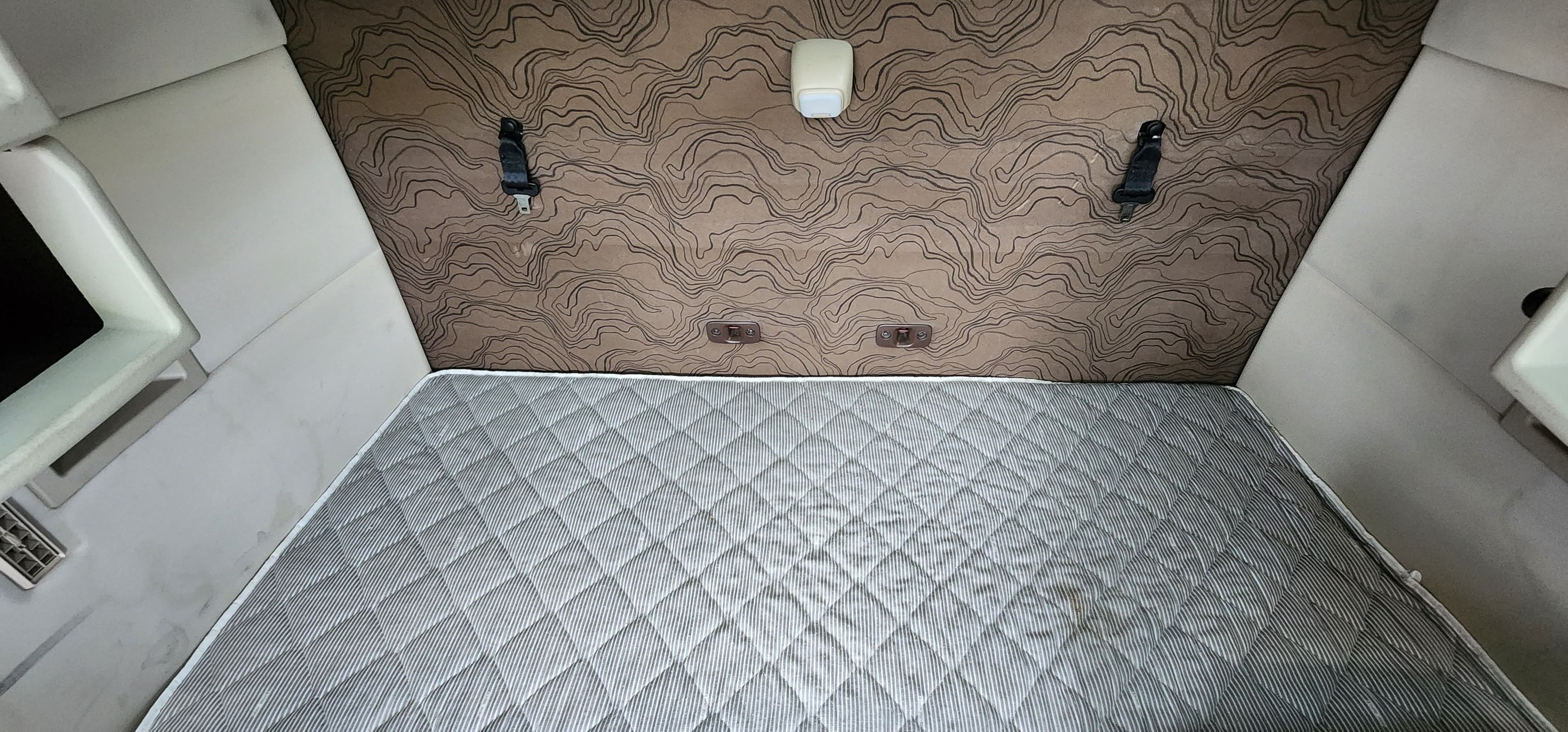 2016 Volvo VNL670 image 7