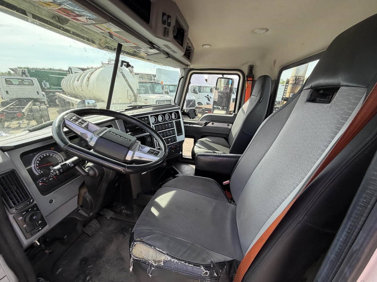 2019 Mack Anthem 64T Day Cab Truck - MP7 425HP, 12 Speed M Drive Amt image 19