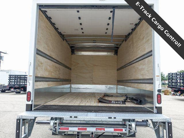 2025 Chevrolet 5500 XG LCF Gas Work Truck 16'x102"x91" Box Truck image 9