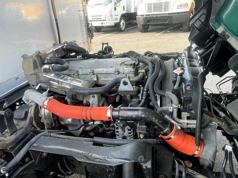 2019 Isuzu NPR image 13