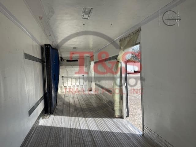 2017 HYUNDAI 48300 image 32