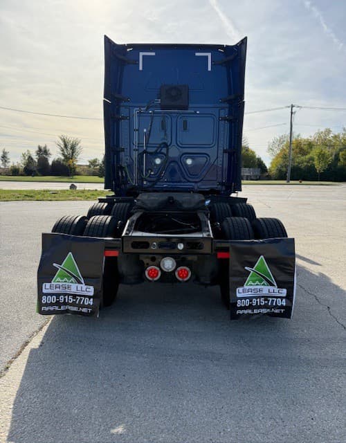 2023 Freightliner Cascadia image 6