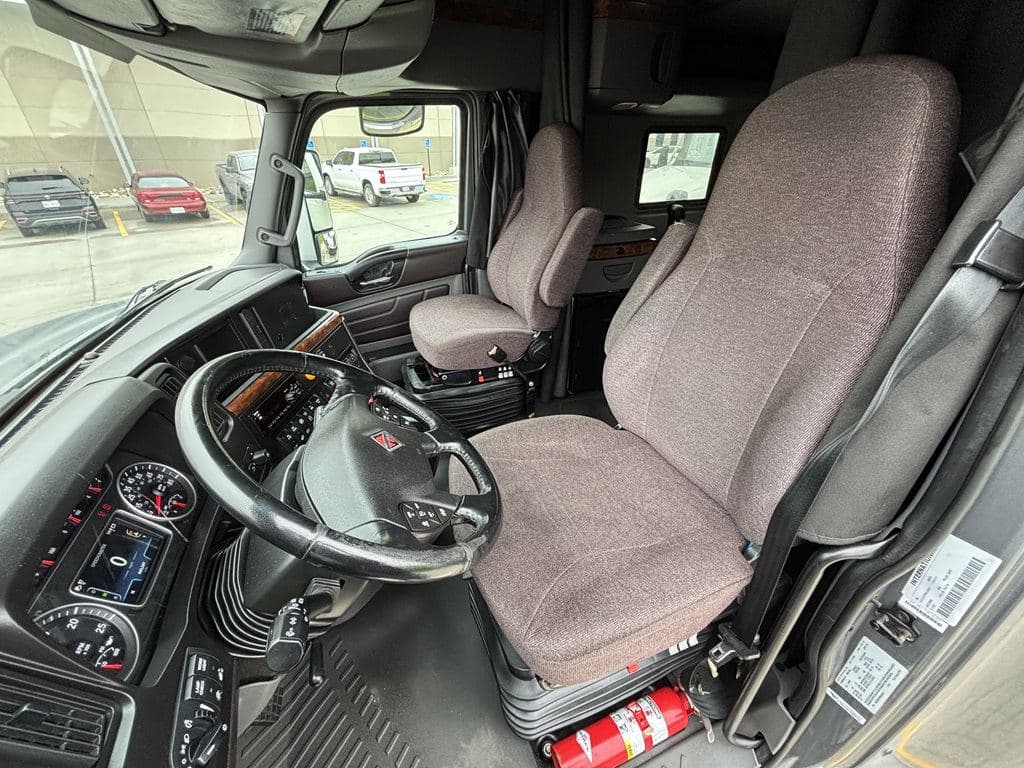 Used 2021 INTERNATIONAL LT625 image 21
