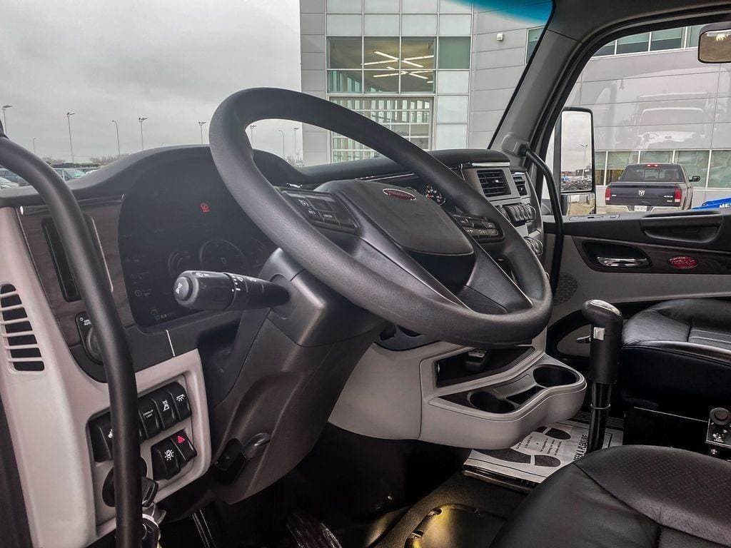 2024 Peterbilt 567 image 9