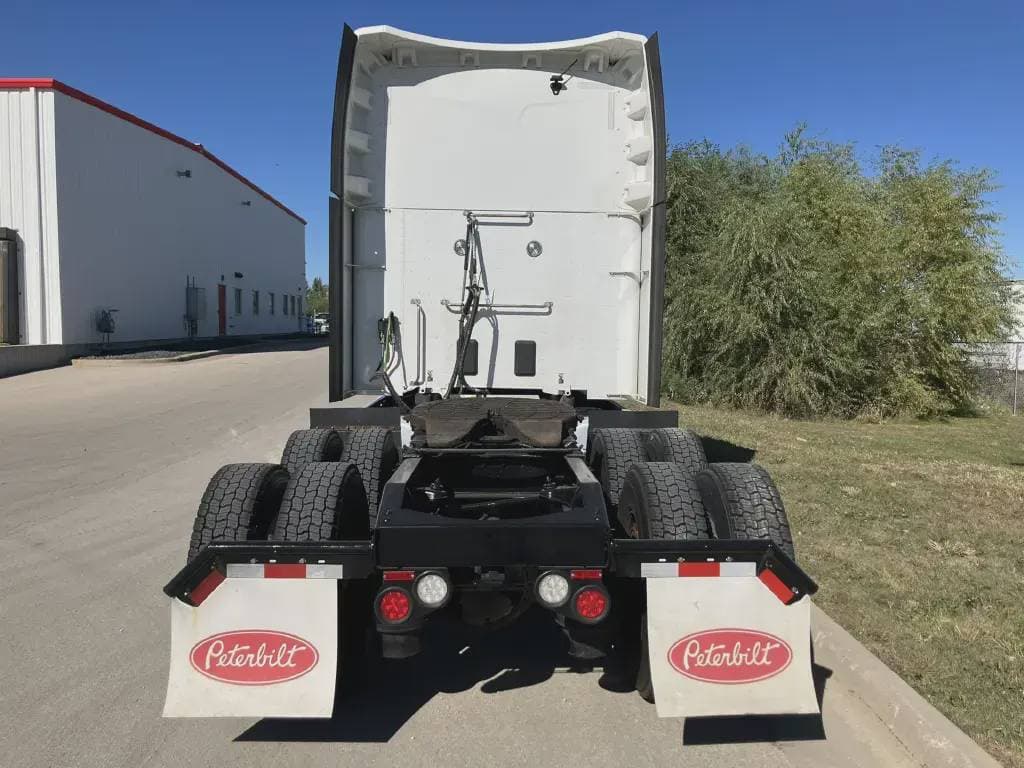 2022 Peterbilt 579 image 3