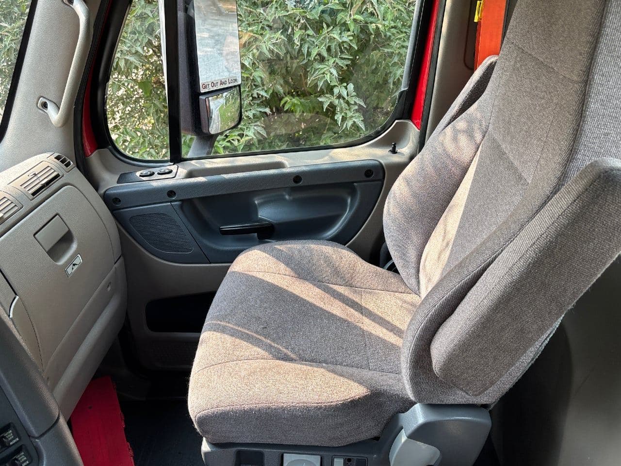 2020 Freightliner Cascadia 125 image 20