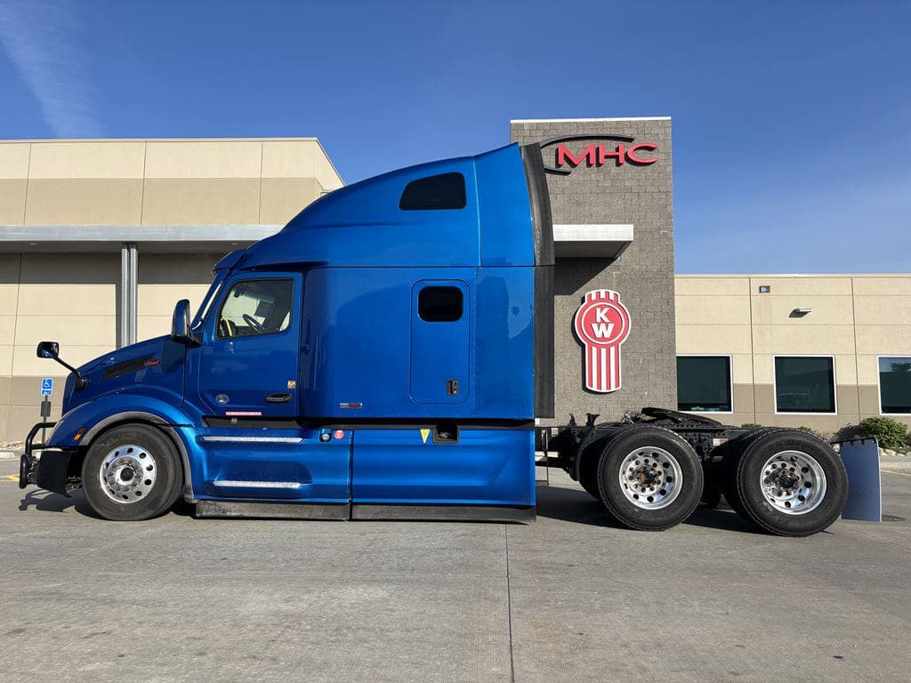 Used 2022 PETERBILT 579 image 26