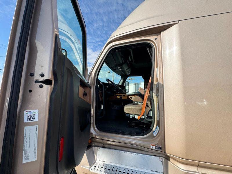 2019 Freightliner Cascadia image 15