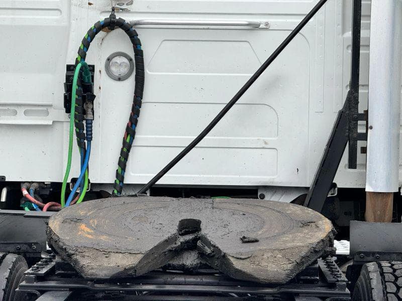 2020 Volvo VNL image 12