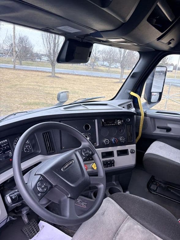 2021 FREIGHTLINER CASCADIA 116 TNF111244 Web image 3