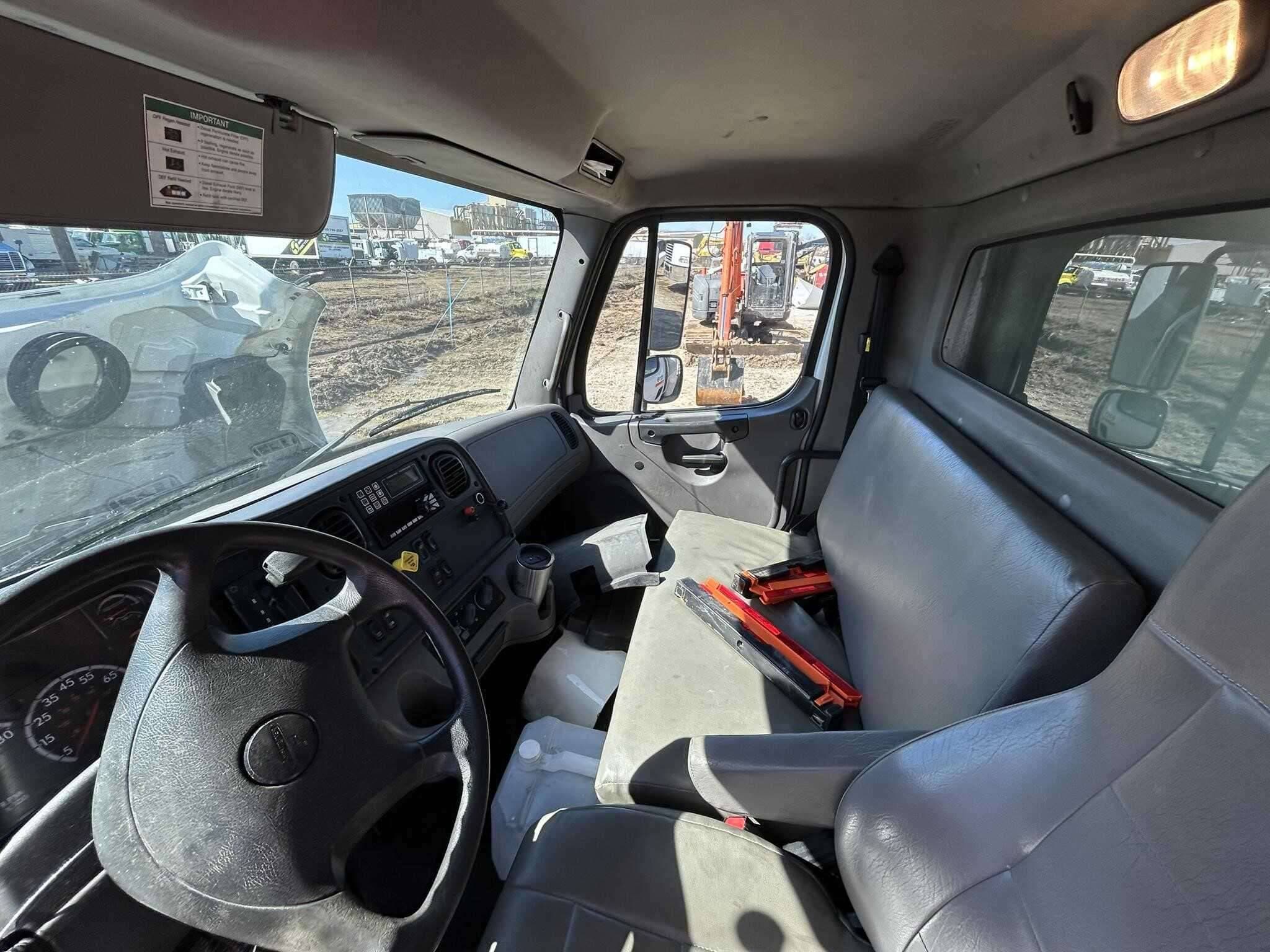 2019 Freightliner M2 image 12