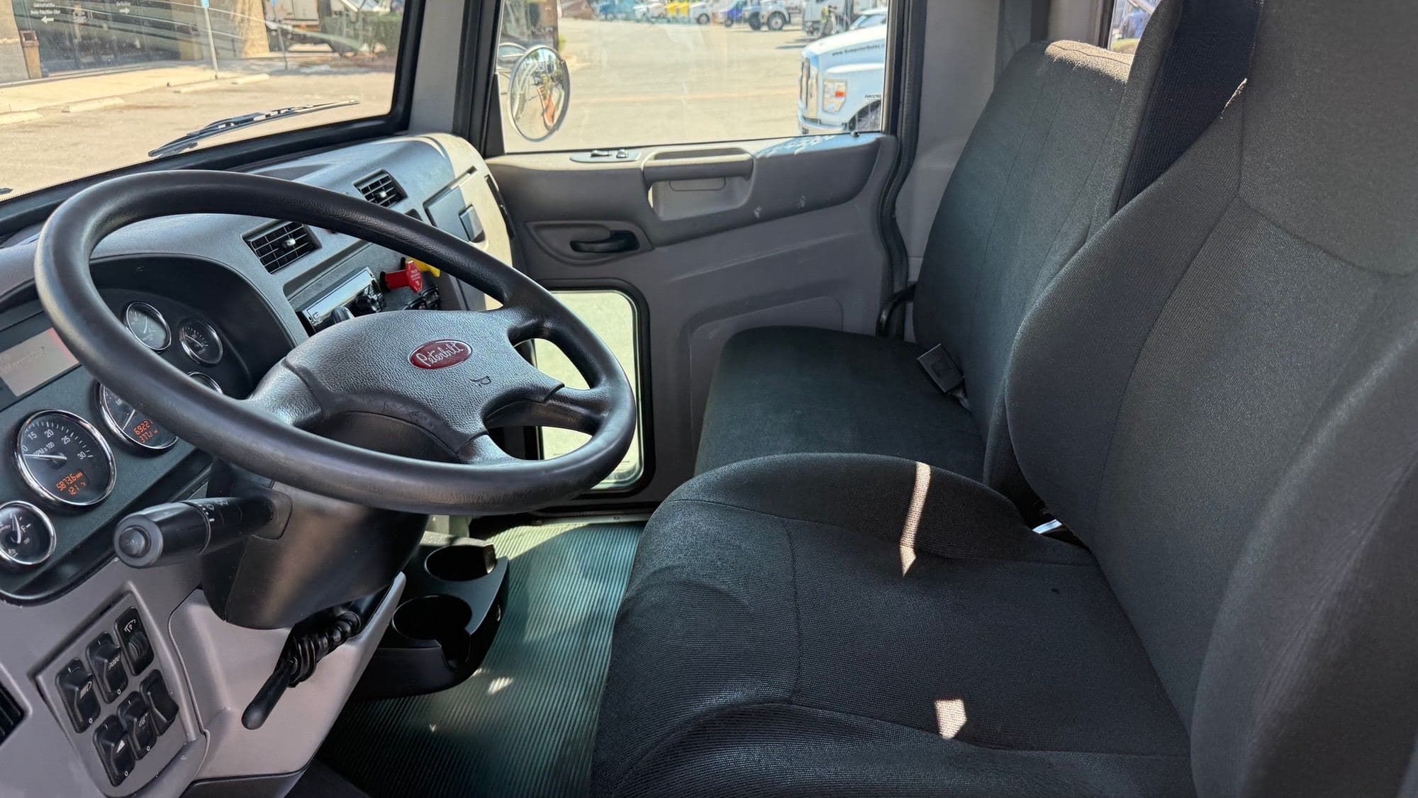 2019 Peterbilt 337 image 7