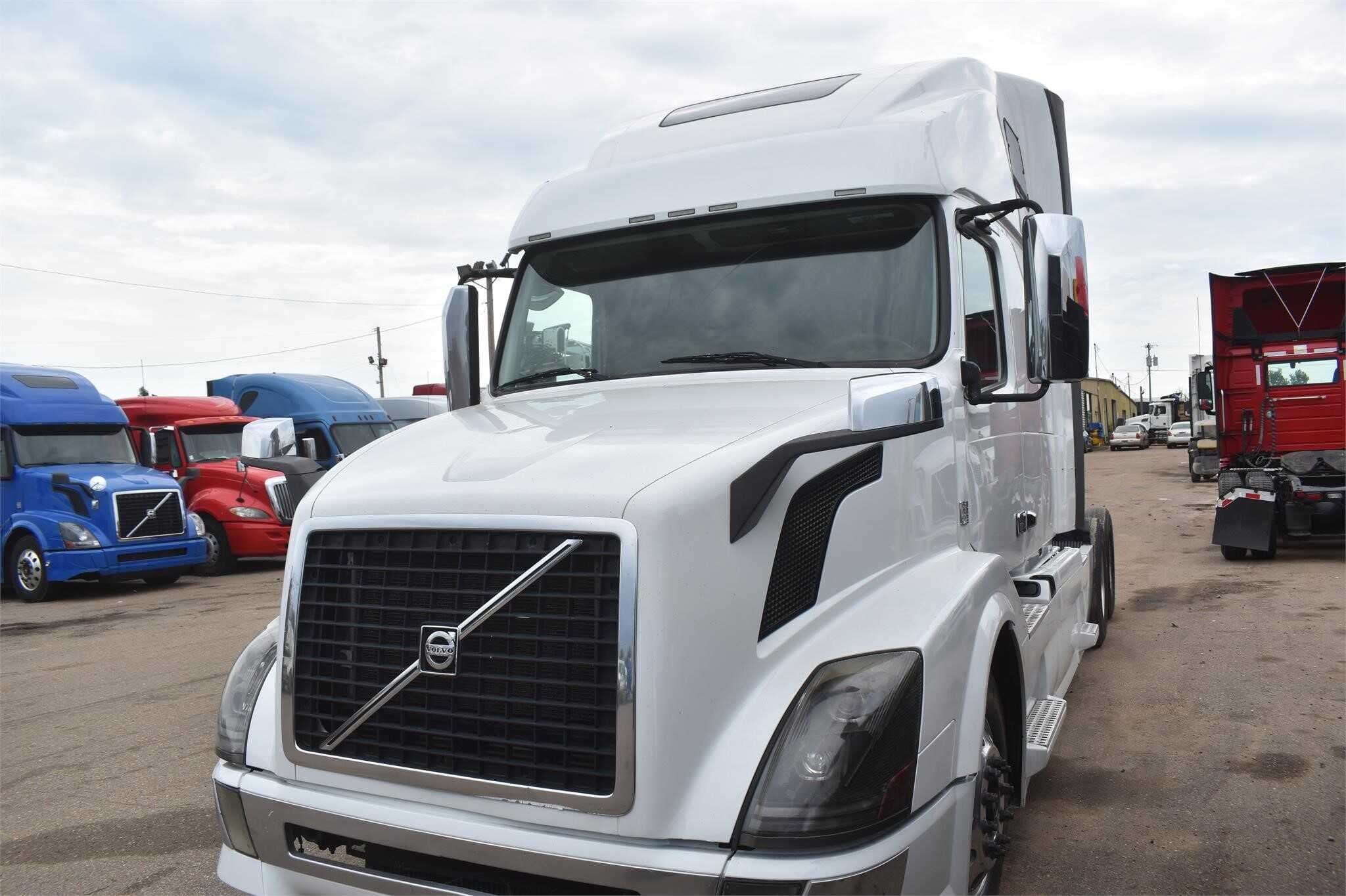 2014 Volvo VNL image 2