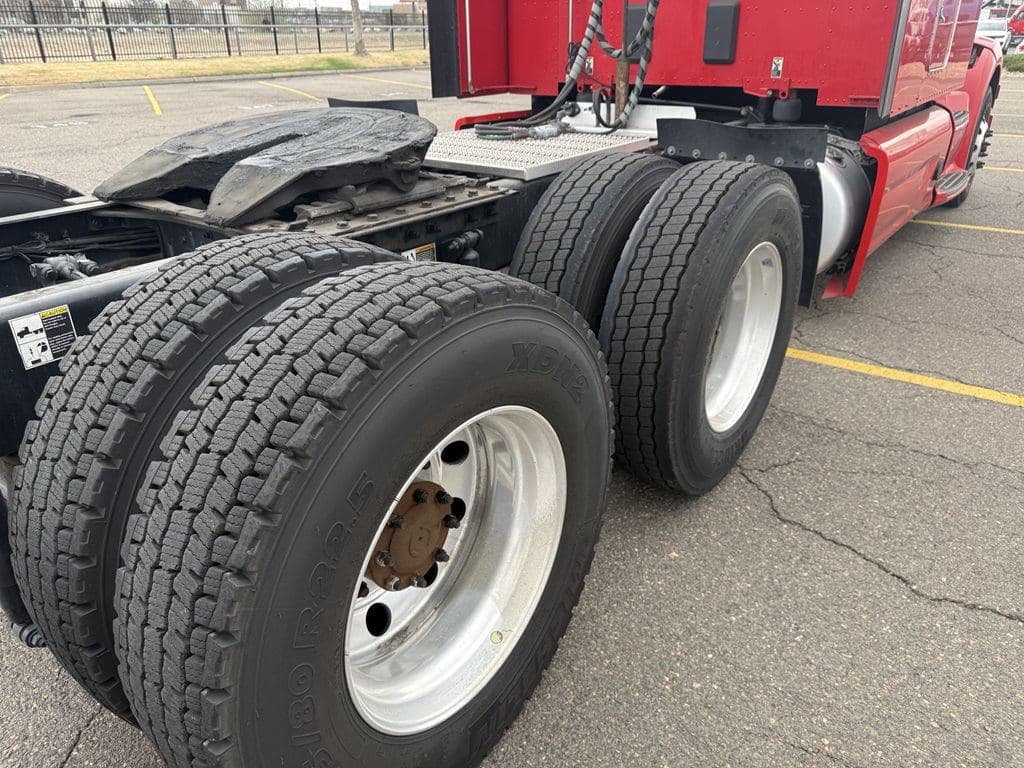 Used 2022 PETERBILT 579 image 6