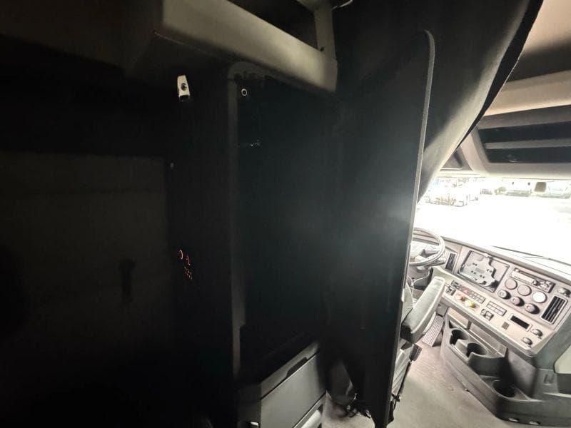 2020 Freightliner Cascadia image 14