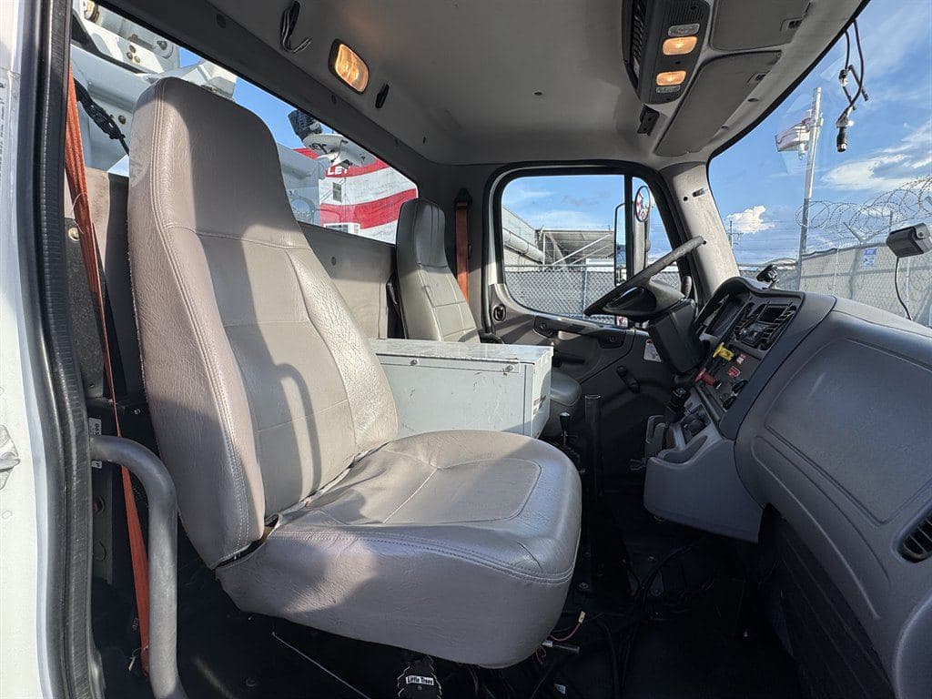 2016 Freightliner M2 106 image 55