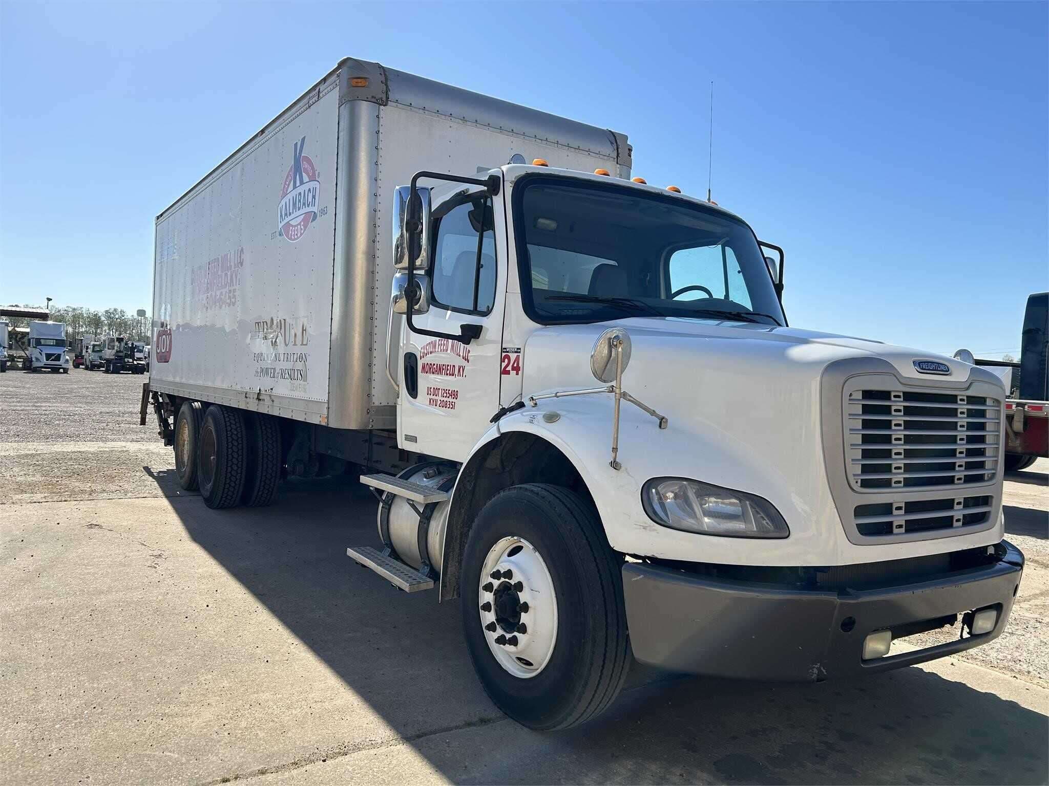2011 Freightliner M2 image 4
