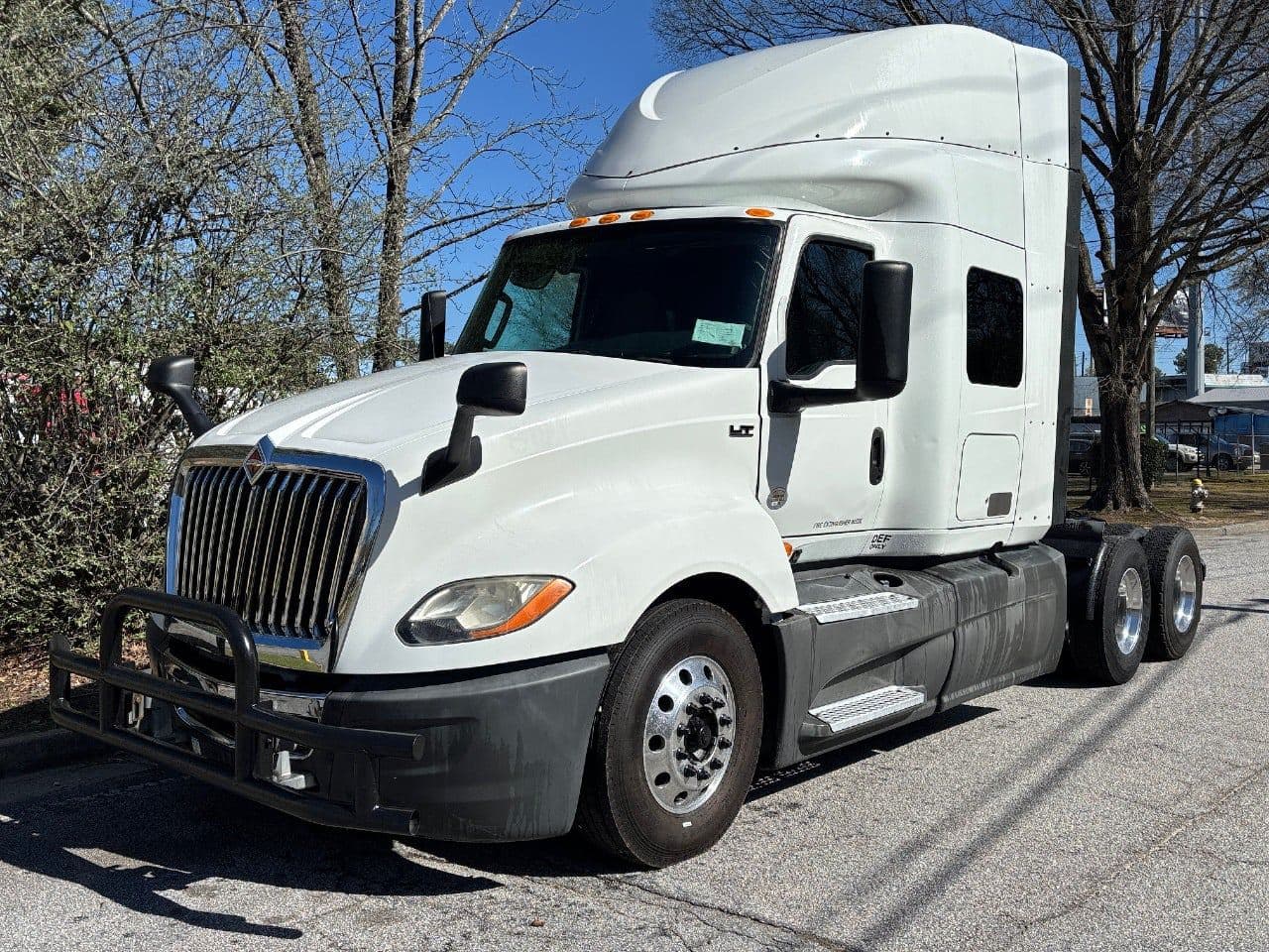 2018 International LT625 image 2