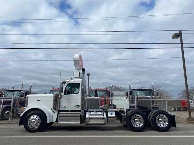 2027 Peterbilt 589 image 6