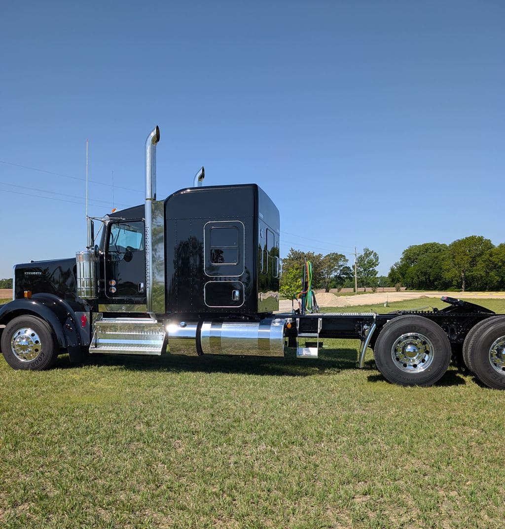 New 2027 KENWORTH W900L image 9