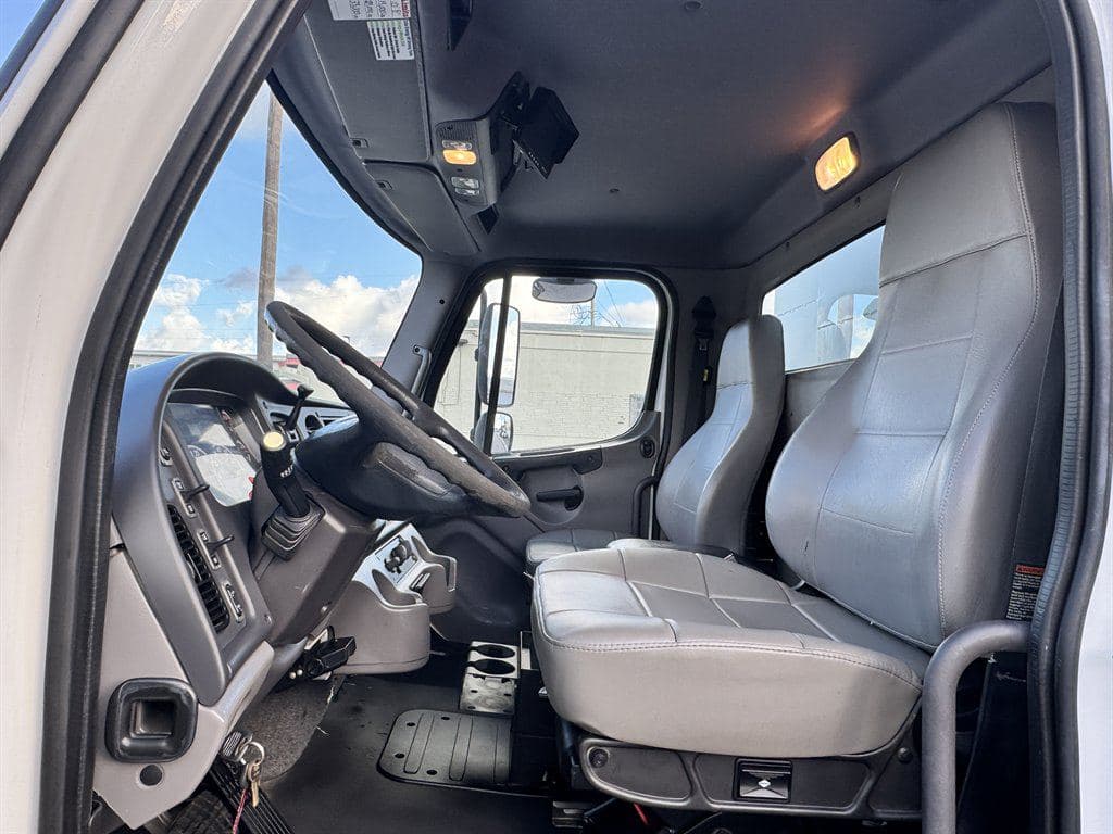 2014 Freightliner M2 106 image 57