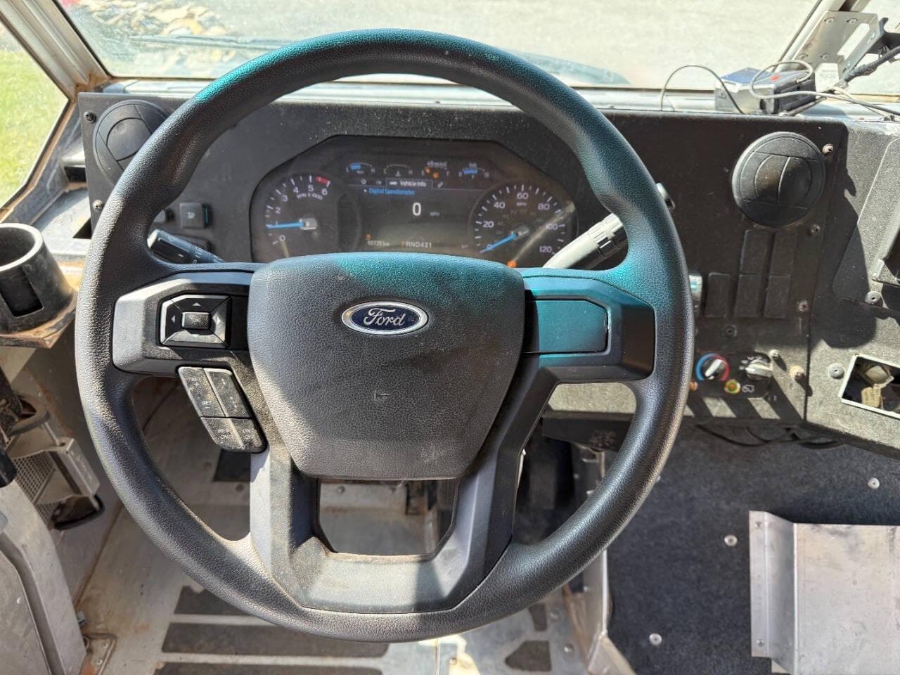 2020 Ford Stripped Chassis image 11