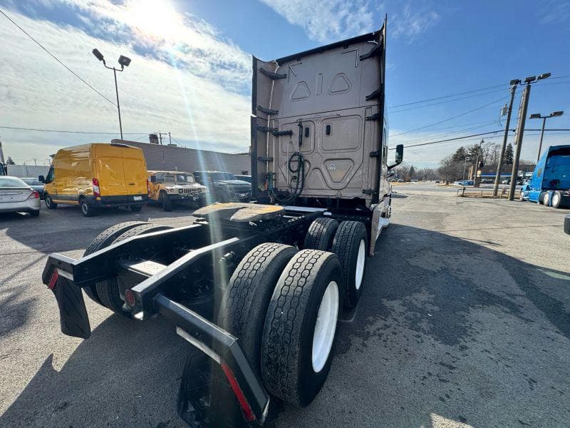2019 Freightliner Cascadia image 6
