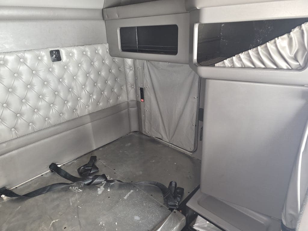 Used 2023 KENWORTH W900L image 16