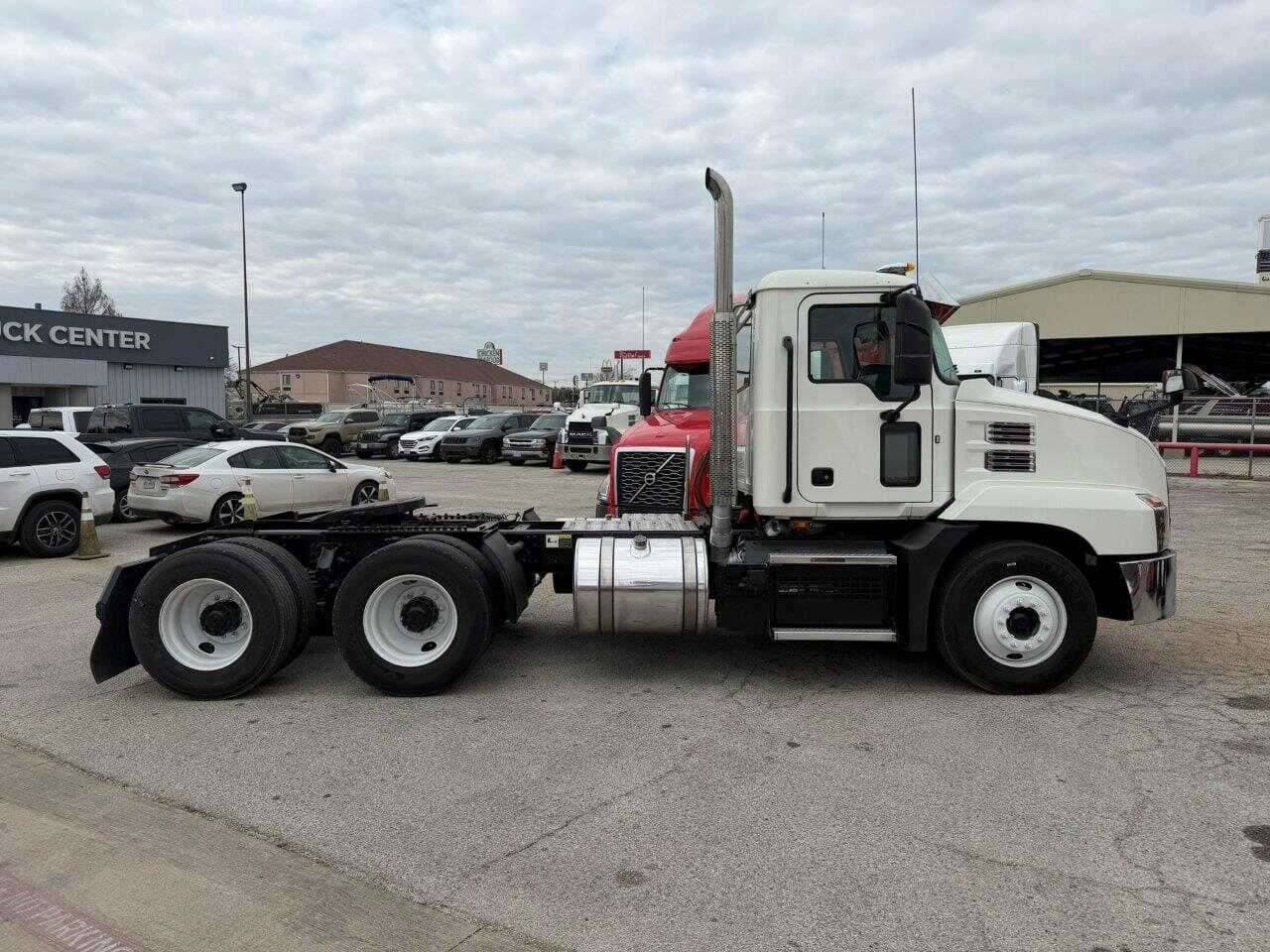 Used 2020 MACK ANTHEM Conventional - Day Cab in Fort Worth, TX image 4