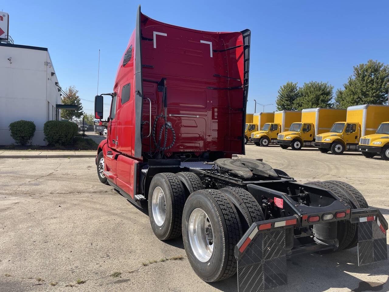 2022 Volvo VNL image 11