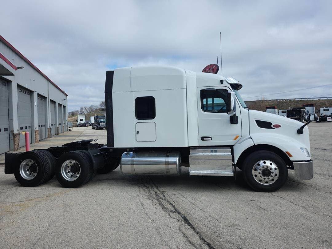 2022 Peterbilt 579 image 7