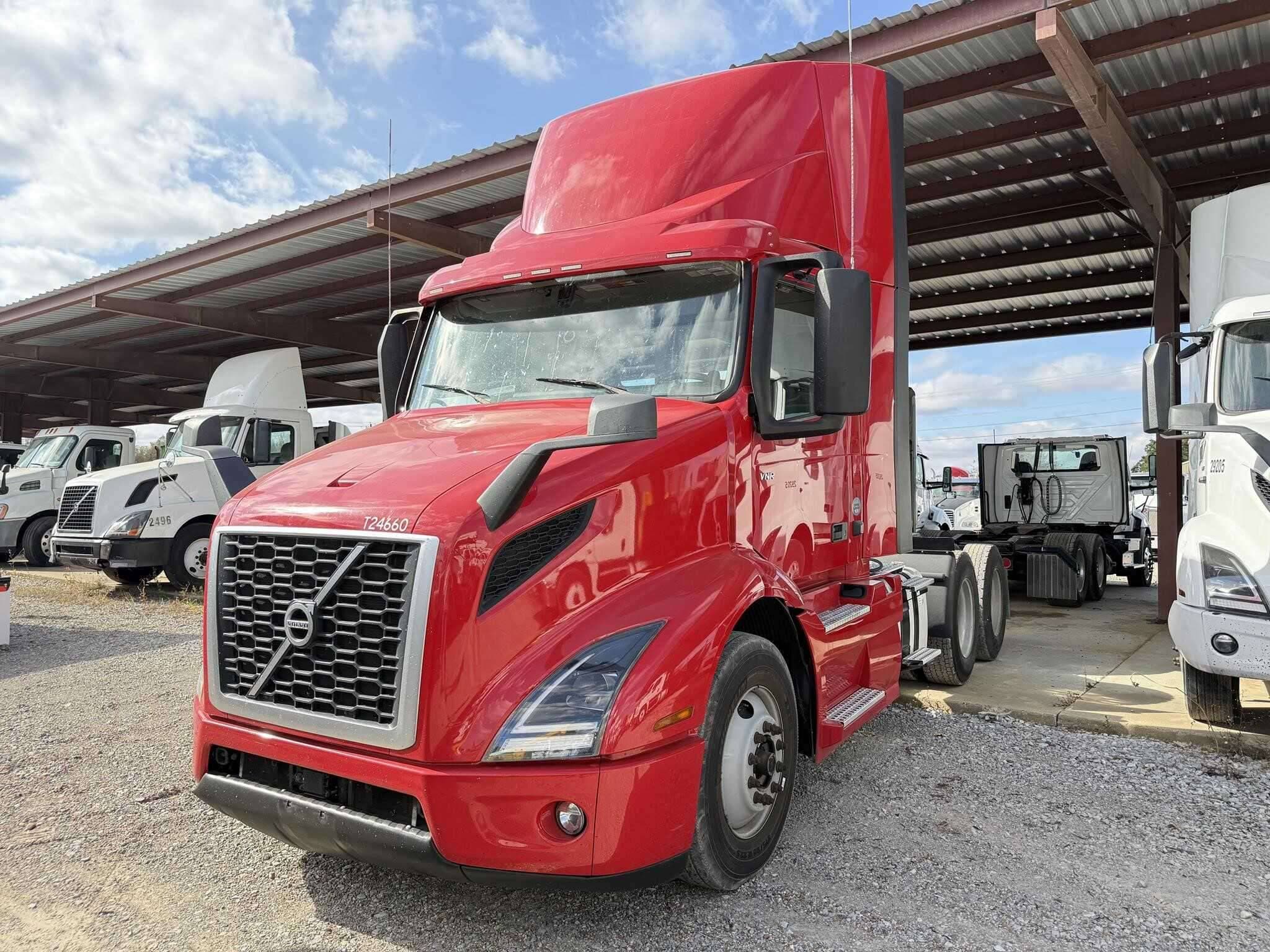 2021 Volvo VNR image 1