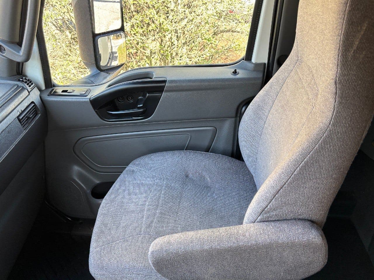 2018 International LT625 image 13