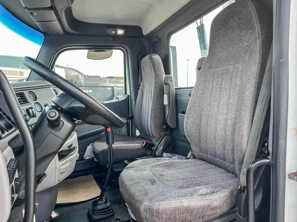 2017 Peterbilt 579 image 6