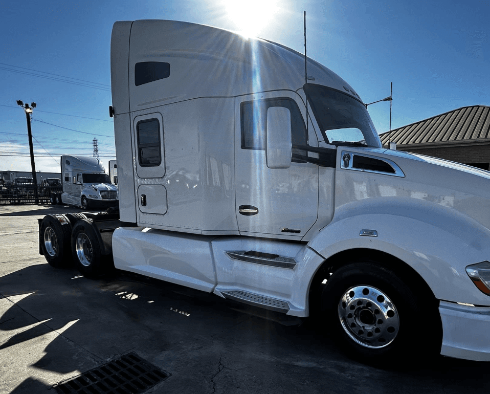 2020 Kenworth T680 image 2