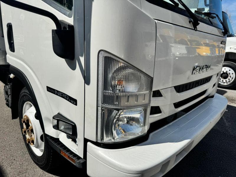 2019 Isuzu NPR image 19