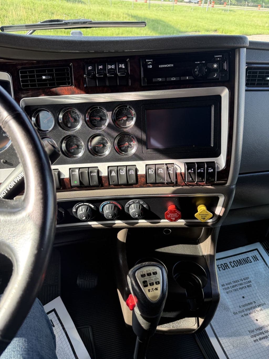 Used 2023 KENWORTH W900L image 20