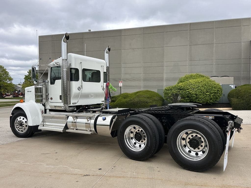 New 2027 KENWORTH W900L image 19